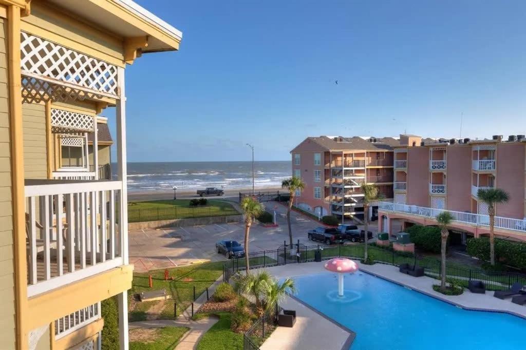 Appartement Beautiful Ocean Views At The Victorian à Galveston Extérieur photo