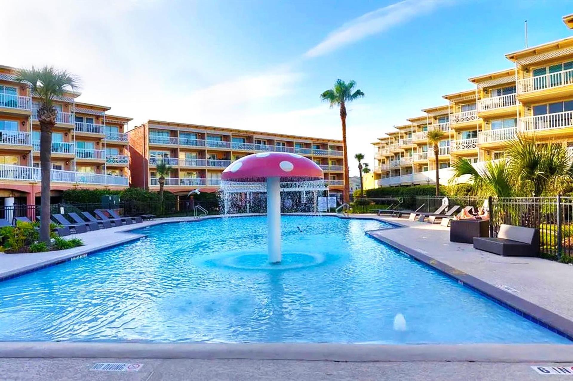 Appartement Beautiful Ocean Views At The Victorian à Galveston Extérieur photo